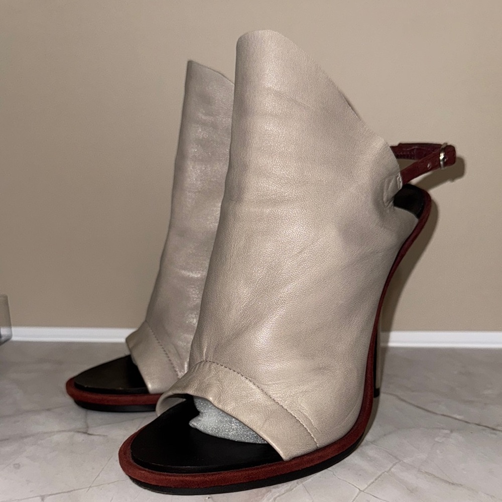 Preloved Balenciaga Women's Cream and Red Heels